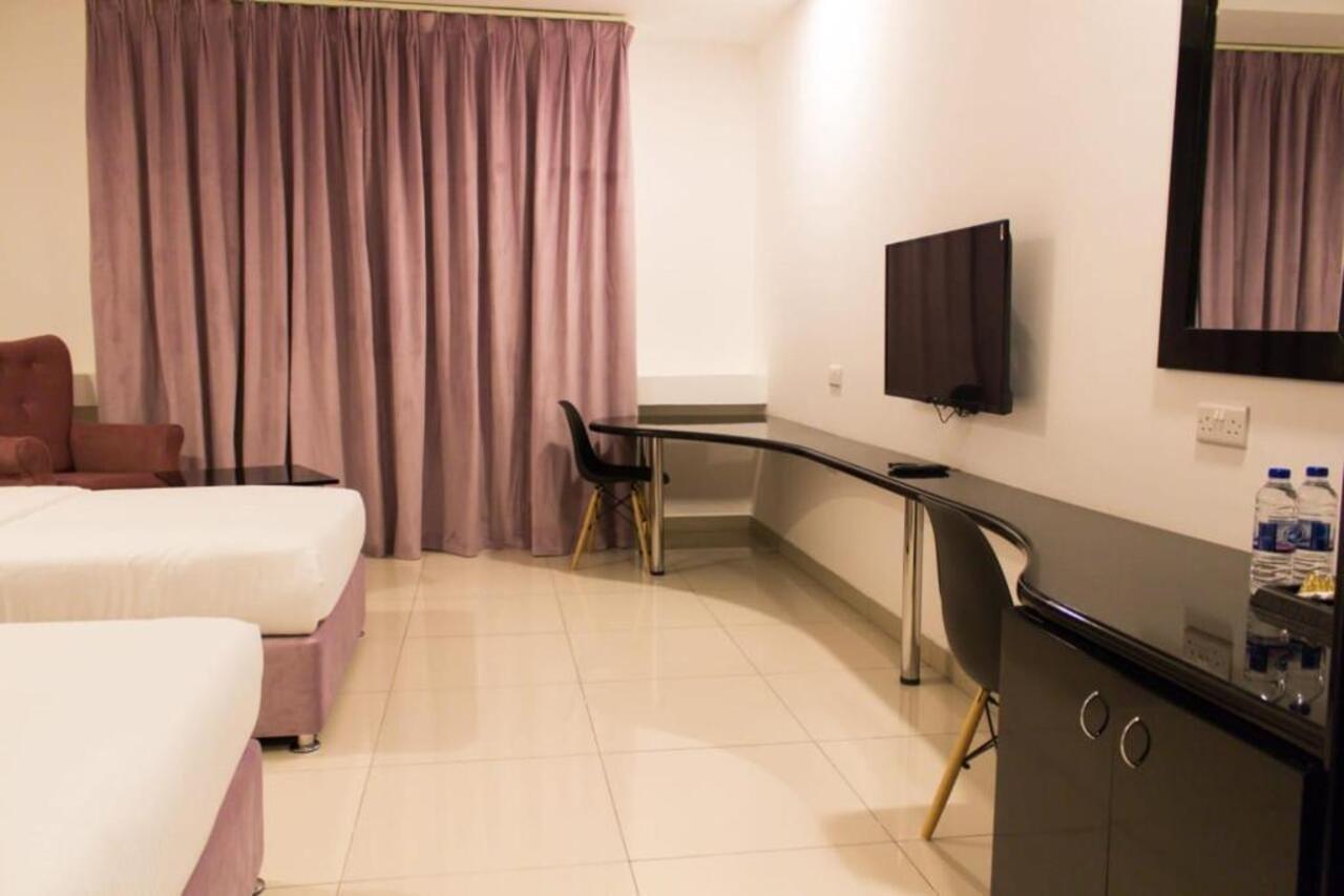 Parkside Plaza Muscat Hotel Exterior foto